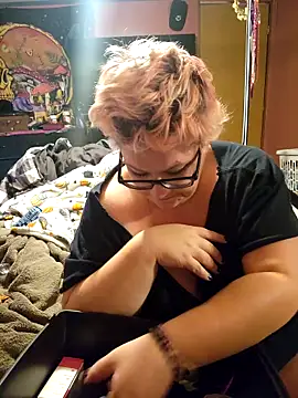 violentviolet68 online show from October 12, 6:51 pm