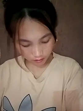 Snapshot of min-xinh chatting on October 2, 5:47 am min-xinh online show from October 2, 5:47 am