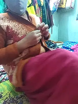 Snapshot of Desi_Lilly01 chatting on November 25, 6:35 am Desi Lilly01 online show from November 25, 6:35 am