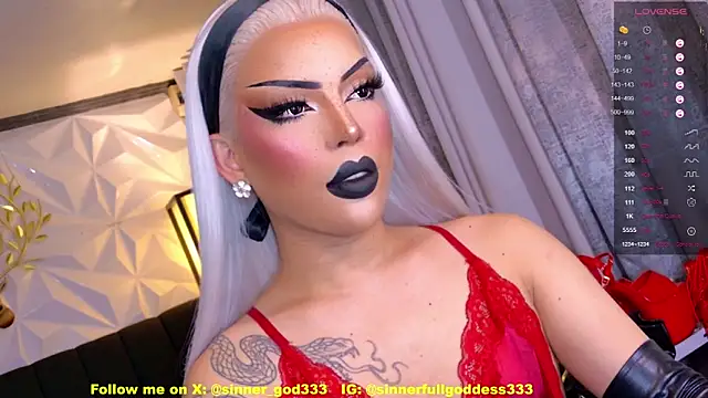 Snapshot of CherryHarper chatting on April 4, 8:34 am CherryHarper online show from April 4, 8:34 am