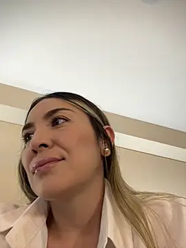 Mariana gom online show from April 28, 12:21 pm