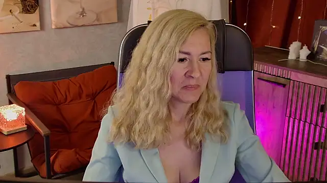 DonnaSmitth online show from June 15, 7:49 pm