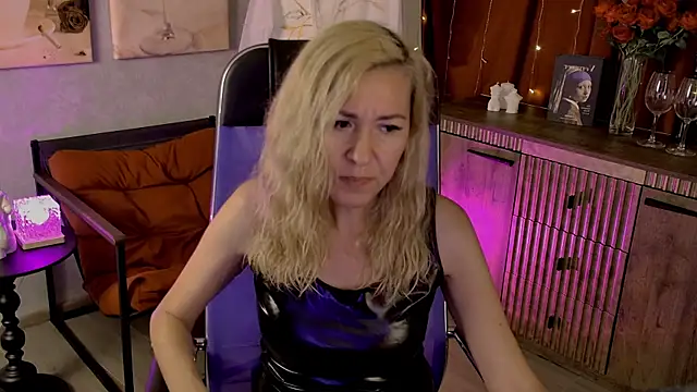 DonnaSmitth online show from June 23, 7:01 pm