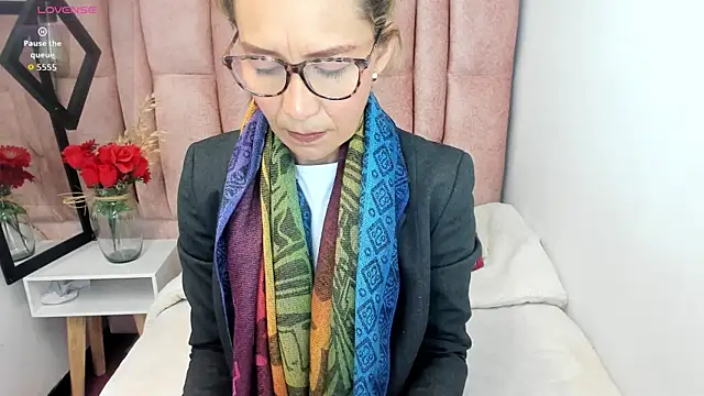 Snapshot of Issa_Milf__ chatting on June 23, 1:09 pm Issa Milf online show from June 23, 1:09 pm
