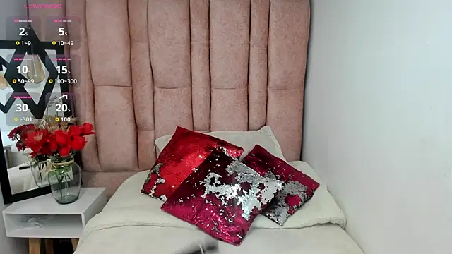 Snapshot of Issa_Milf__ chatting on June 25, 1:26 pm Issa Milf online show from June 25, 1:26 pm