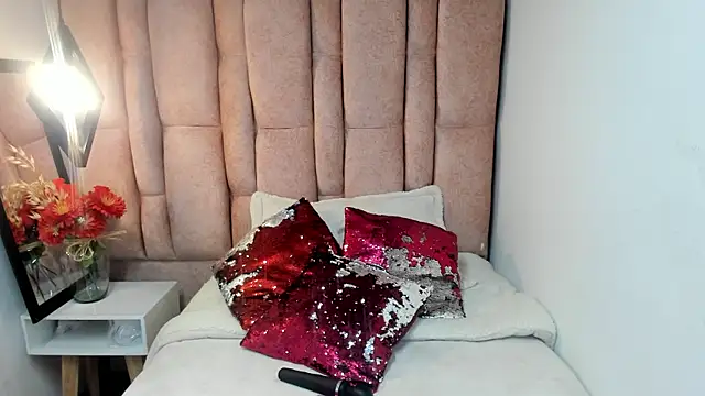 Snapshot of Issa_Milf__ chatting on July 8, 1:15 pm Issa Milf online show from July 8, 1:15 pm
