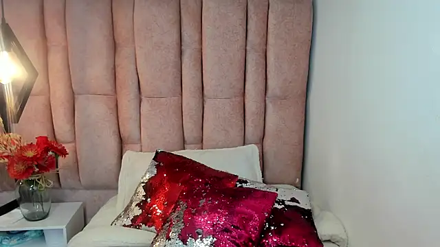 Snapshot of Issa_Milf__ chatting on July 11, 1:25 pm Issa Milf online show from July 11, 1:25 pm