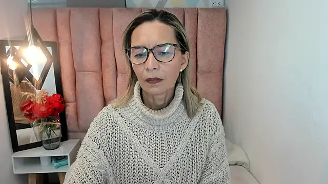 Snapshot of Issa_Milf__ chatting on July 23, 2:37 pm Issa Milf online show from July 23, 2:37 pm