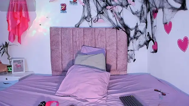 Snapshot of Mila_1wood chatting on October 25, 12:45 pm Mila 1wood online show from October 25, 12:45 pm