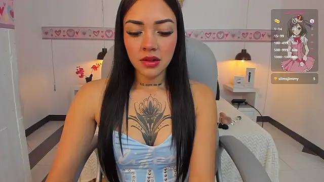 Snapshot of AndreaG_ chatting on December 4, 4:11 am AndreaG online show from December 4, 4:11 am