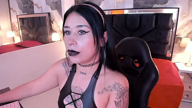 SusanVilla online show from May 2, 8:03 pm