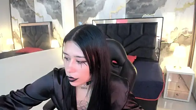 Snapshot of SusanVilla chatting on June 5, 7:52 pm SusanVilla online show from June 5, 7:52 pm