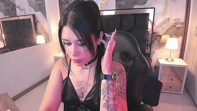 Snapshot of SusanVilla chatting on June 22, 7:44 pm SusanVilla online show from June 22, 7:44 pm