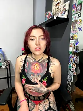 Snapshot of SelenaRouge1 chatting on December 4, 4:11 am SelenaRouge1 online show from December 4, 4:11 am