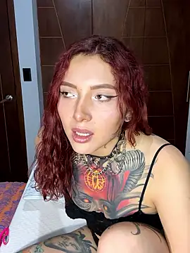 Snapshot of SelenaRouge1 chatting on January 13, 4:18 am SelenaRouge1 online show from January 13, 4:18 am