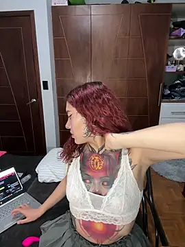 Snapshot of SelenaRouge1 chatting on February 13, 3:46 am SelenaRouge1 online show from February 13, 3:46 am