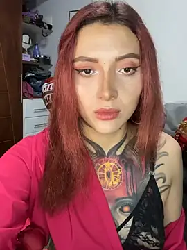 Snapshot of SelenaRouge1 chatting on February 15, 3:36 am SelenaRouge1 online show from February 15, 3:36 am