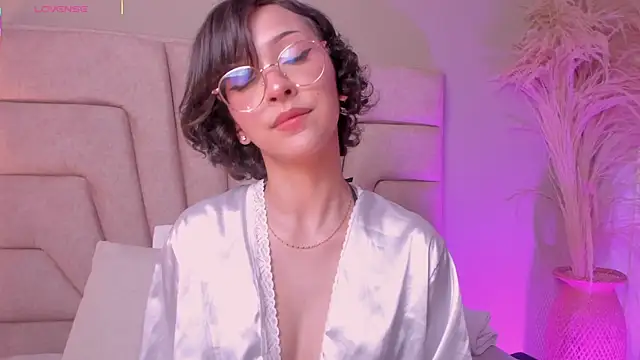 Snapshot of lyalee chatting on November 5, 7:14 pm lyalee online show from November 5, 7:14 pm