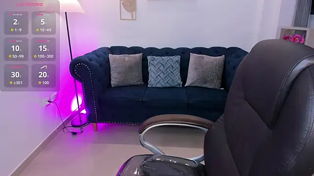 Snapshot of zharaa_fox chatting on May 4, 1:01 am zharaa fox online show from May 4, 1:01 am