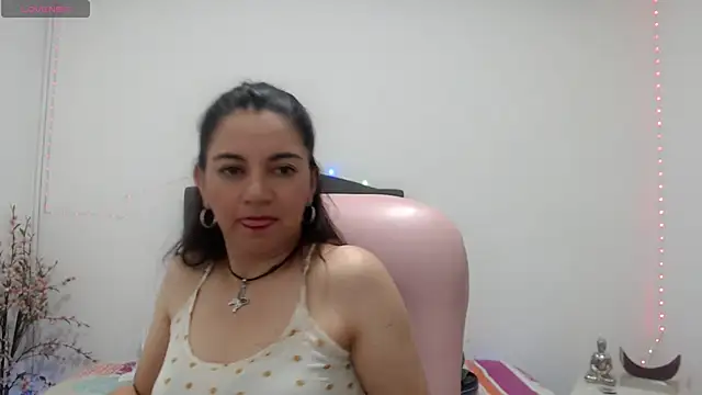 Snapshot of astrolover_ chatting on October 16, 1:17 am astrolover online show from October 16, 1:17 am