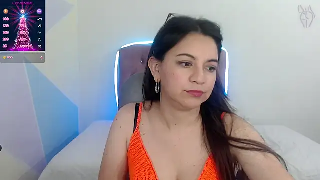 Snapshot of astrolover_ chatting on December 18, 12:27 am astrolover online show from December 18, 12:27 am