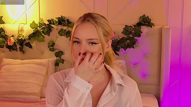 EllyLinn online show from February 24, 5:11 pm