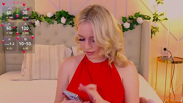 Snapshot of EllyLinn chatting on April 14, 5:08 pm EllyLinn online show from April 14, 5:08 pm