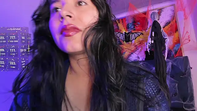 Snapshot of violet_blaze chatting on November 2, 10:39 am violet blaze online show from November 2, 10:39 am