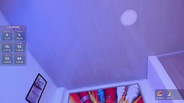 Snapshot of violet_blaze chatting on November 28, 11:13 am violet blaze online show from November 28, 11:13 am