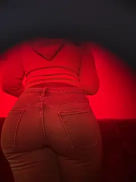 Snapshot of bellacagyal chatting on November 23, 10:42 pm bellacagyal online show from November 23, 10:42 pm