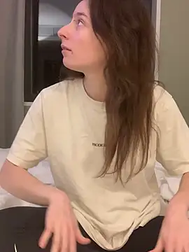 GoldenPussy1329 online show from February 21, 12:00 am