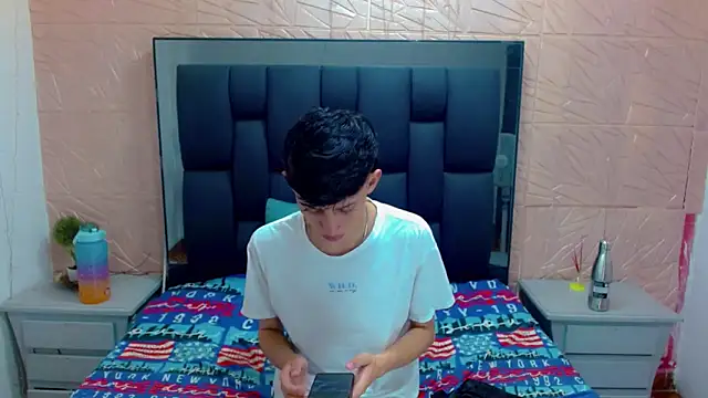 Snapshot of thaigo_twink38 chatting on October 27, 3:43 am thaigo twink38 online show from October 27, 3:43 am