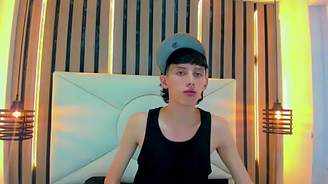 Snapshot of thaigo_twink38 chatting on April 29, 9:24 am thaigo twink38 online show from April 29, 9:24 am