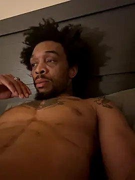 Snapshot of thefreakscomeoutatnight chatting on October 30, 7:43 am thefreakscomeoutatnight online show from October 30, 7:43 am