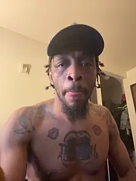 Snapshot of thefreakscomeoutatnight chatting on December 15, 10:19 am thefreakscomeoutatnight online show from December 15, 10:19 am