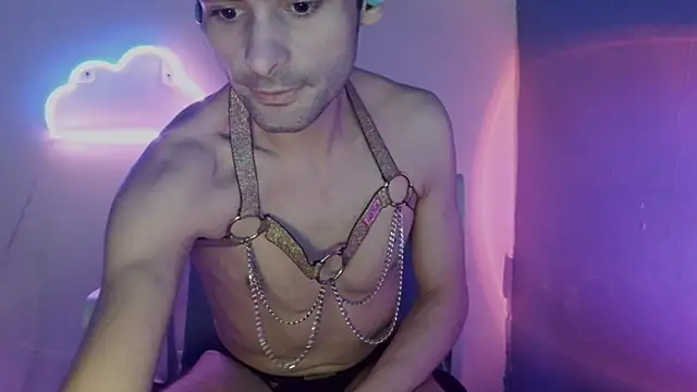 highinhtxx online show from June 8, 2:01 am