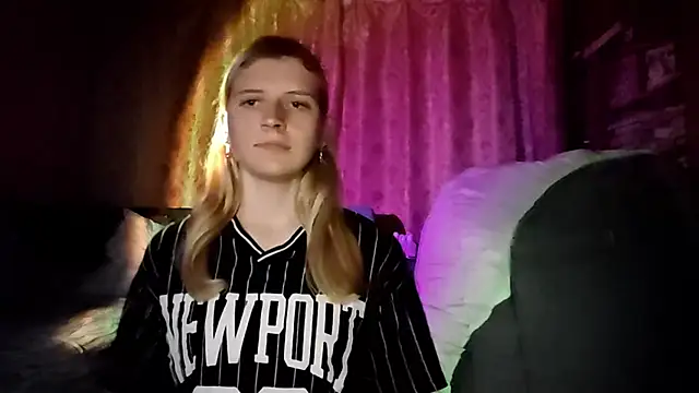 LynteriLain online show from October 8, 8:39 pm