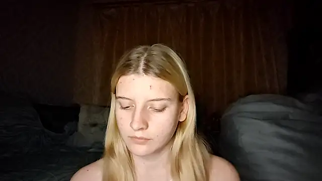 LynteriLain online show from October 14, 8:31 pm