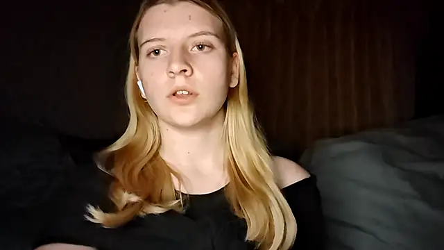 LynteriLain online show from October 15, 8:53 pm