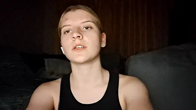 LynteriLain online show from October 18, 7:58 pm