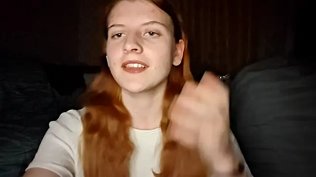 LynteriLain online show from October 27, 9:30 pm