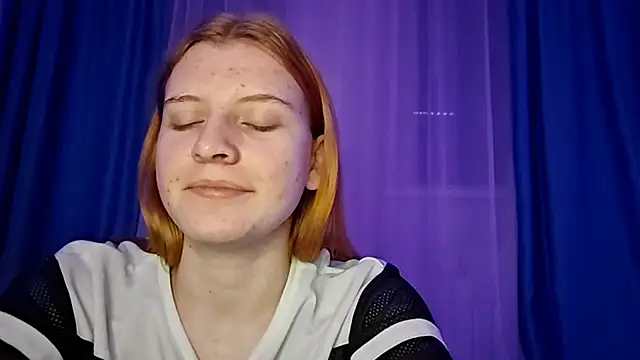 LynteriLain online show from November 8, 7:12 pm