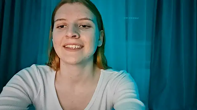 LynteriLain online show from November 11, 7:25 pm