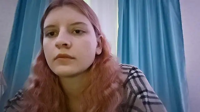 LynteriLain online show from December 4, 5:17 am