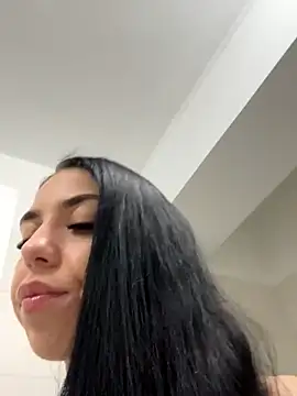 Snapshot of Aillineee1 chatting on December 3, 8:40 pm Aillineee1 online show from December 3, 8:40 pm