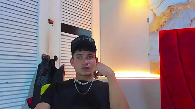 Snapshot of daniscot chatting on October 29, 3:53 am daniscot online show from October 29, 3:53 am