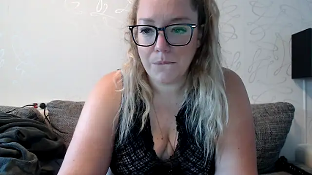 KittyClit online show from November 11, 9:20 am