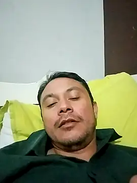 Snapshot of Ricuss9 chatting on October 5, 3:27 am Ricuss9 online show from October 5, 3:27 am