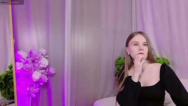 Lili Lohan online show from April 30, 5:03 am