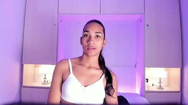 AnahiCollins online show from March 6, 11:39 am